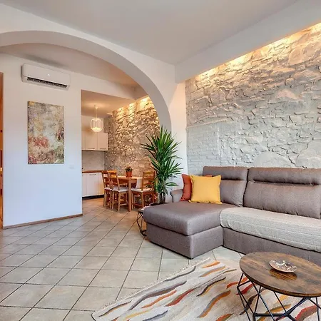 Apartment Liberta Charming Flat At The Center Gates