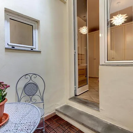 Liberta Charming Flat At The Center Gates Apartment *