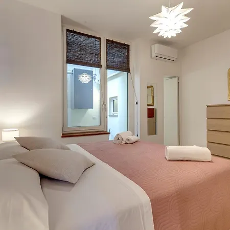 Apartment Liberta Charming Flat At The Center Gates